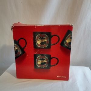 BROOKSTONE SET 4 DARK GREEN CHRISTMAS HOLIDAY CERAMIC COFFEE, COCOA MUGS. Violin